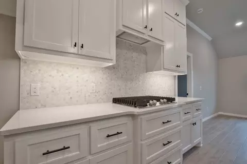 Kitchen - 932 Hydrangea Way, Edmond, OK 73034 photo 4 of 14
