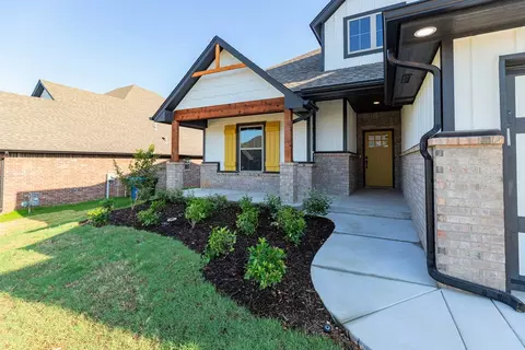 Exterior - 932 Hydrangea Way, Edmond, OK 73034 photo 24 of 37