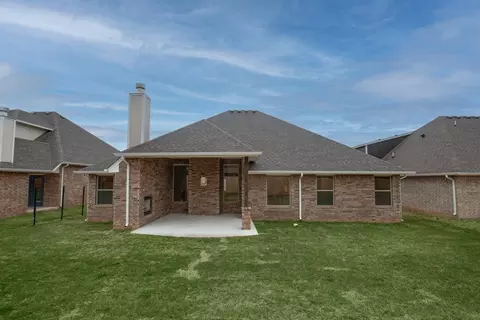 Exterior - 932 Hydrangea Way, Edmond, OK 73034 photo 29 of 37