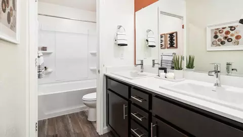 Bath - 1311 Surrey St, Merced, CA 95348 photo 3 of 3