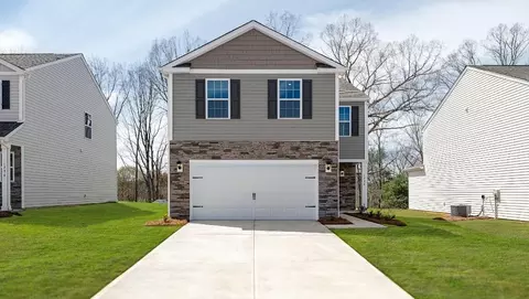 Exterior - 2002 10th St SE, Hickory, NC 28602 photo 6 of 7