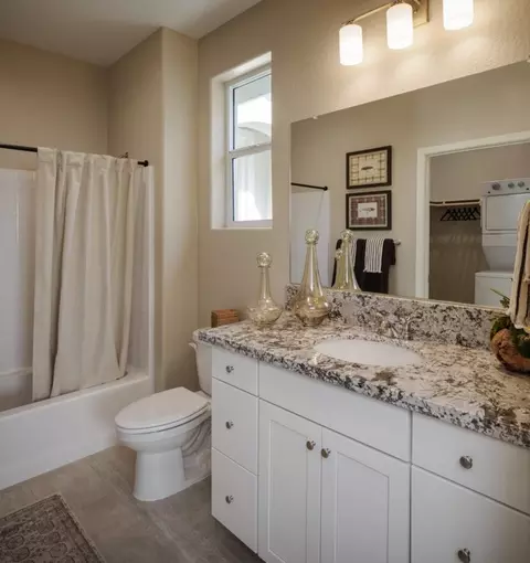 Bath - 611 Elkhorn Ave, Visalia, CA 93292 photo 9 of 9