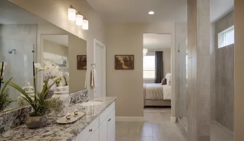 Bath - 611 Elkhorn Ave, Visalia, CA 93292 photo 7 of 9