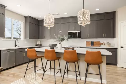 Kitchen - 611 Elkhorn Ave, Visalia, CA 93292 photo 3 of 9