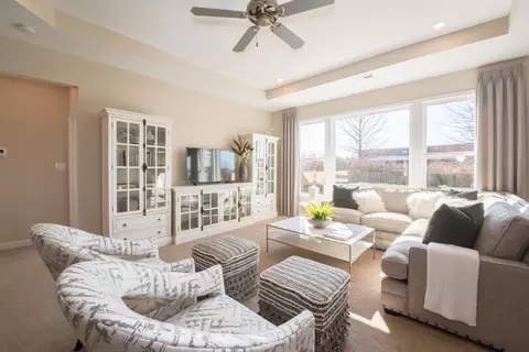 Living - 3801 Circollo Dr, Covington, KY 41017 photo 2 of 9