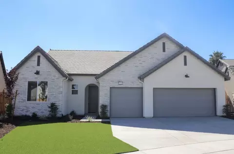 2210 N Hilton St, Visalia, CA 93291