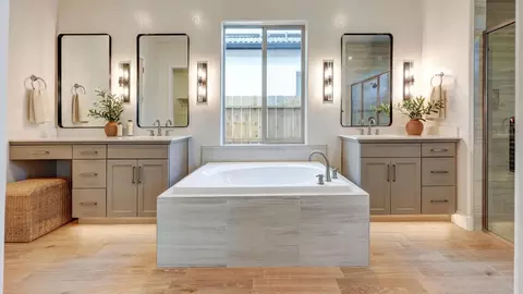 Bath - 1687 N Blackwood Ave, Clovis, CA 93619 photo 2 of 4