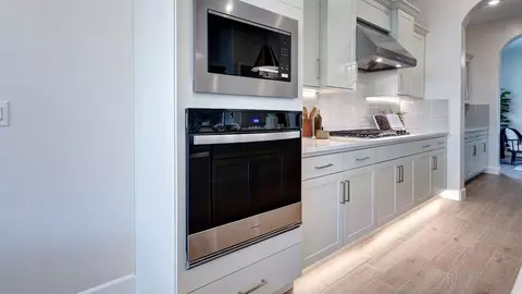 Kitchen - 1687 N Blackwood Ave, Clovis, CA 93619 photo 2 of 3