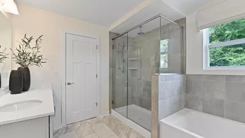 Bath - 107 Spencer Ct, Harmony, PA 16037 photo 3 of 15