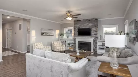 Living - 107 Spencer Ct, Harmony, PA 16037 photo 4 of 5