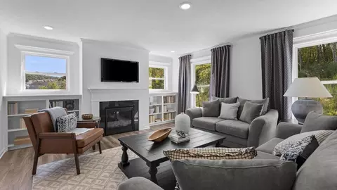 Living - 107 Spencer Ct, Harmony, PA 16037 photo 5 of 5
