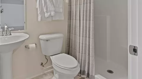 Bath - 107 Spencer Ct, Harmony, PA 16037 photo 8 of 15
