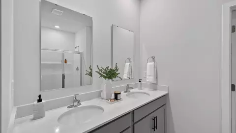 Bath - 1013 Foxberry Ln, Maiden, NC 28650 photo 3 of 8