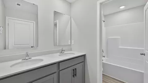 Bath - 1013 Foxberry Ln, Maiden, NC 28650 photo 4 of 8