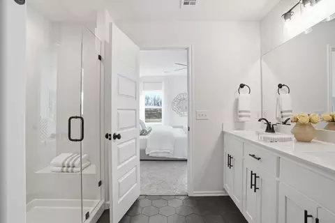 Bath - 3501 N Hickory Ave, Broken Arrow, OK 74012 photo 3 of 8