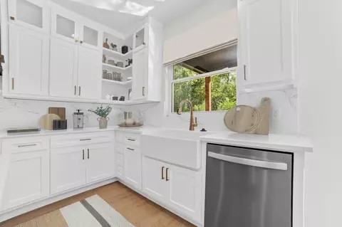 Kitchen - 3501 N Hickory Ave, Broken Arrow, OK 74012 photo 5 of 10