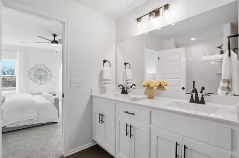 Bath - 3501 N Hickory Ave, Broken Arrow, OK 74012 photo 4 of 8