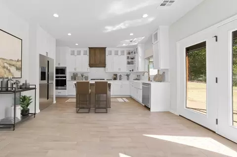 Kitchen - 3501 N Hickory Ave, Broken Arrow, OK 74012 photo 1 of 10