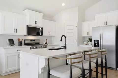 Kitchen - 3501 N Hickory Ave, Broken Arrow, OK 74012 photo 9 of 10