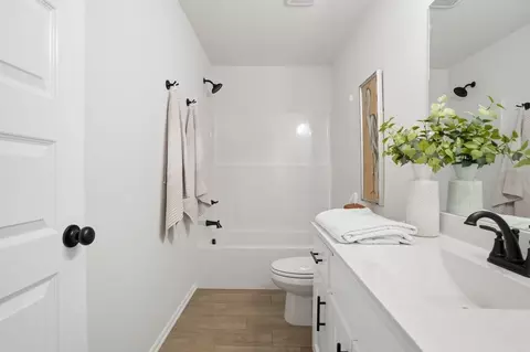 Bath - 3501 N Hickory Ave, Broken Arrow, OK 74012 photo 7 of 8