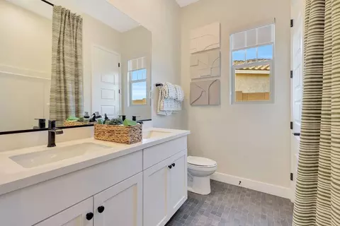 Bath - 1268 S 185th Dr, Goodyear, AZ 85338 photo 3 of 5