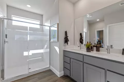 Bath - 1821 Laurel St, Denton, TX 76205 photo 5 of 5