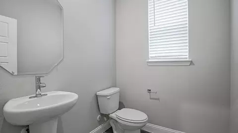 Bath - 1821 Laurel St, Denton, TX 76205 photo 3 of 5