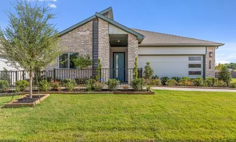 Exterior - 1821 Laurel St, Denton, TX 76205 photo 8 of 12