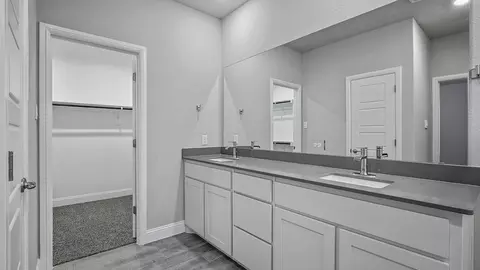 Bath - 1821 Laurel St, Denton, TX 76205 photo 2 of 5