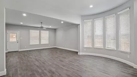 Living - 1821 Laurel St, Denton, TX 76205 photo 2 of 10