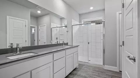 Bath - 1821 Laurel St, Denton, TX 76205 photo 1 of 5