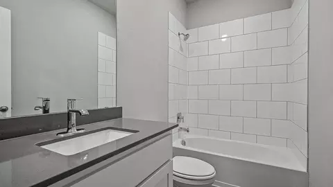 Bath - 1821 Laurel St, Denton, TX 76205 photo 4 of 5