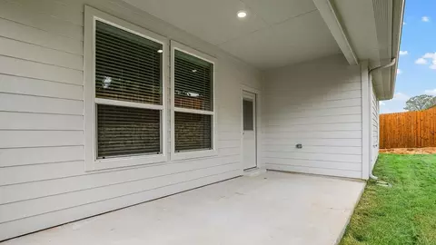 Exterior - 1821 Laurel St, Denton, TX 76205 photo 5 of 12
