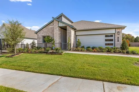 Exterior - 1821 Laurel St, Denton, TX 76205 photo 9 of 12