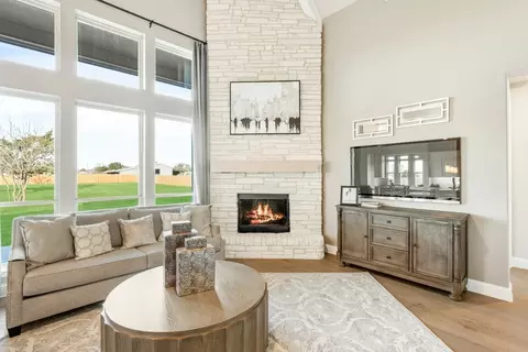 Living - 2006 Portrush Ln, Venus, TX 76084 photo 5 of 6