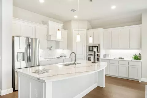 Kitchen - 2006 Portrush Ln, Venus, TX 76084 photo 2 of 3