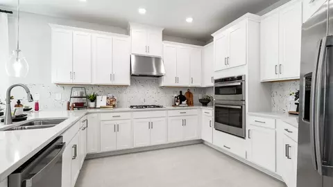 Kitchen - 13305 Commons Ave, Parrish, FL 34219 photo 4 of 8