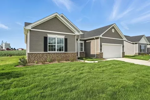 6466 E 104th Ave, Crown Point, IN 46307