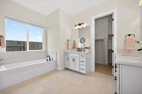 Bath - 3920 Currant St, Placer One, CA 95747 photo 6 of 20