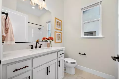 Bath - 3920 Currant St, Placer One, CA 95747 photo 11 of 20