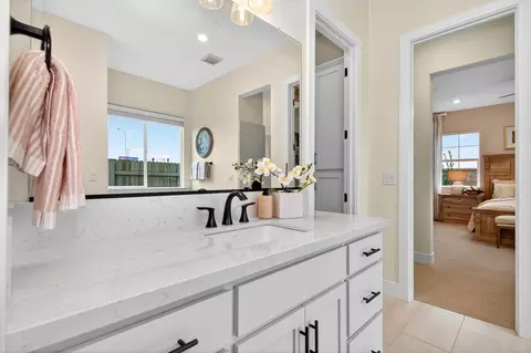 Bath - 3920 Currant St, Placer One, CA 95747 photo 1 of 20