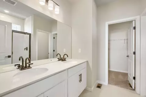 Bath - 272 Equine Rd, Berthoud, CO 80513 photo 3 of 8