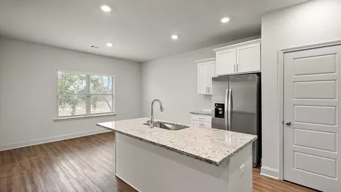 Kitchen - 104 Horseshoe Blvd, Clinton, MS 39056 photo 3 of 11