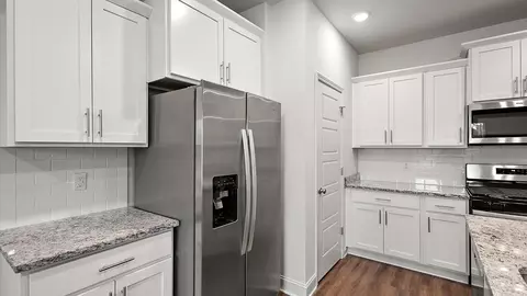 Kitchen - 104 Horseshoe Blvd, Clinton, MS 39056 photo 2 of 11