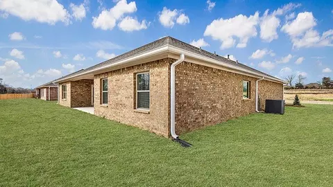 Exterior - 104 Horseshoe Blvd, Clinton, MS 39056 photo 3 of 13
