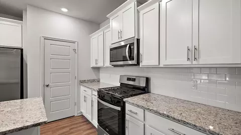 Kitchen - 104 Horseshoe Blvd, Clinton, MS 39056 photo 4 of 11