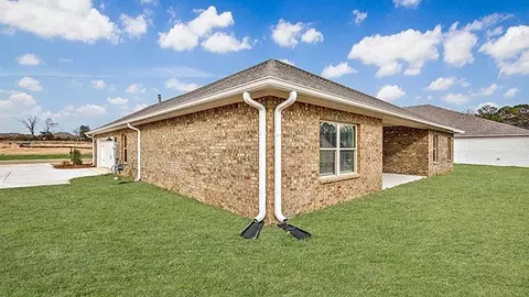 Exterior - 104 Horseshoe Blvd, Clinton, MS 39056 photo 4 of 13