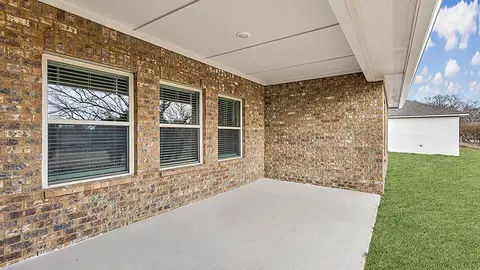 Exterior - 104 Horseshoe Blvd, Clinton, MS 39056 photo 2 of 13