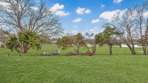 Exterior - 104 Horseshoe Blvd, Clinton, MS 39056 photo 5 of 13