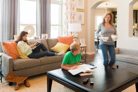 Living - 5747 Chesapeake Trl, Cincinnati, OH 45248 photo 1 of 1